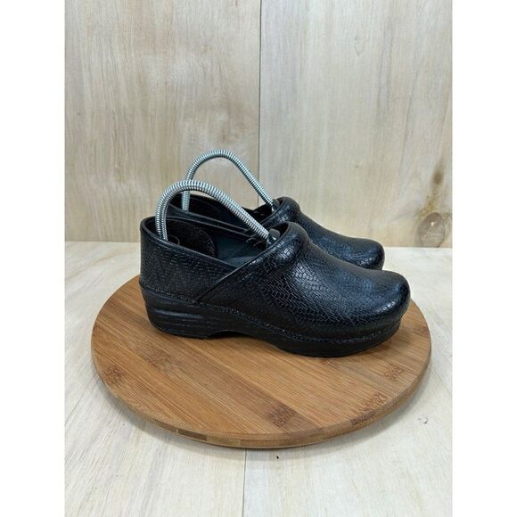Dansko Black Embossed Black Tooled Leather Clogs Womens Size 38 US 7.5/8 - Picture 3 of 7